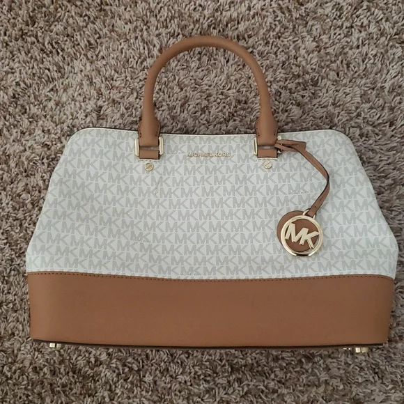 Michael Kors Bg - Picture 1 of 3